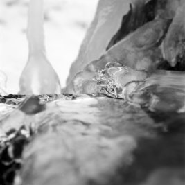 Eingefrorener Brunnen am Weg in den Greiter Graben (Inneralpbach) - 17.01.2023