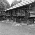 Stadl mit Heumandl-Stöcken im Bauernhofmuseum Kramsach (Tirol) - 09.10.2023